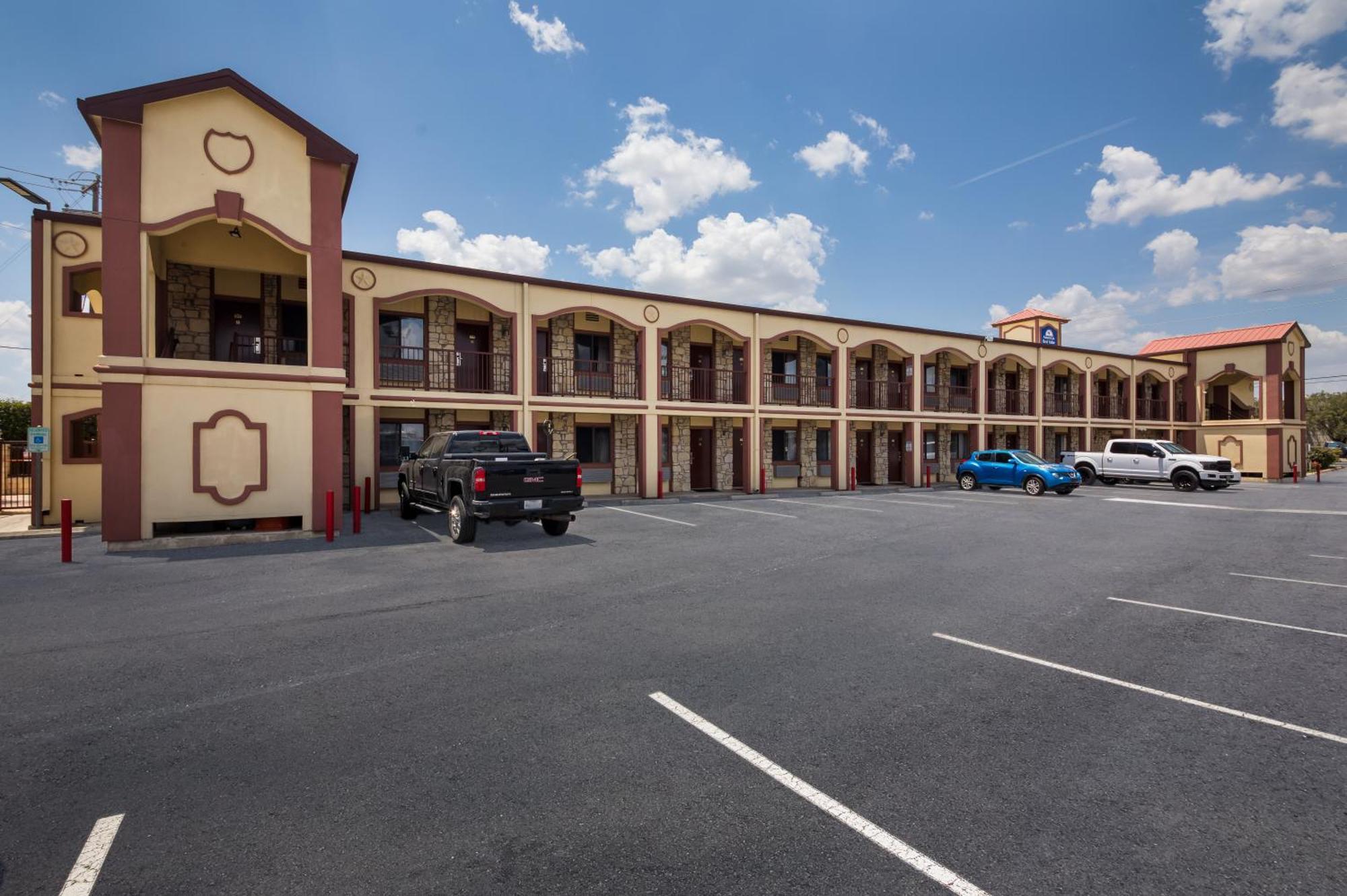 Americas Best Value Inn Буда Екстер'єр фото
