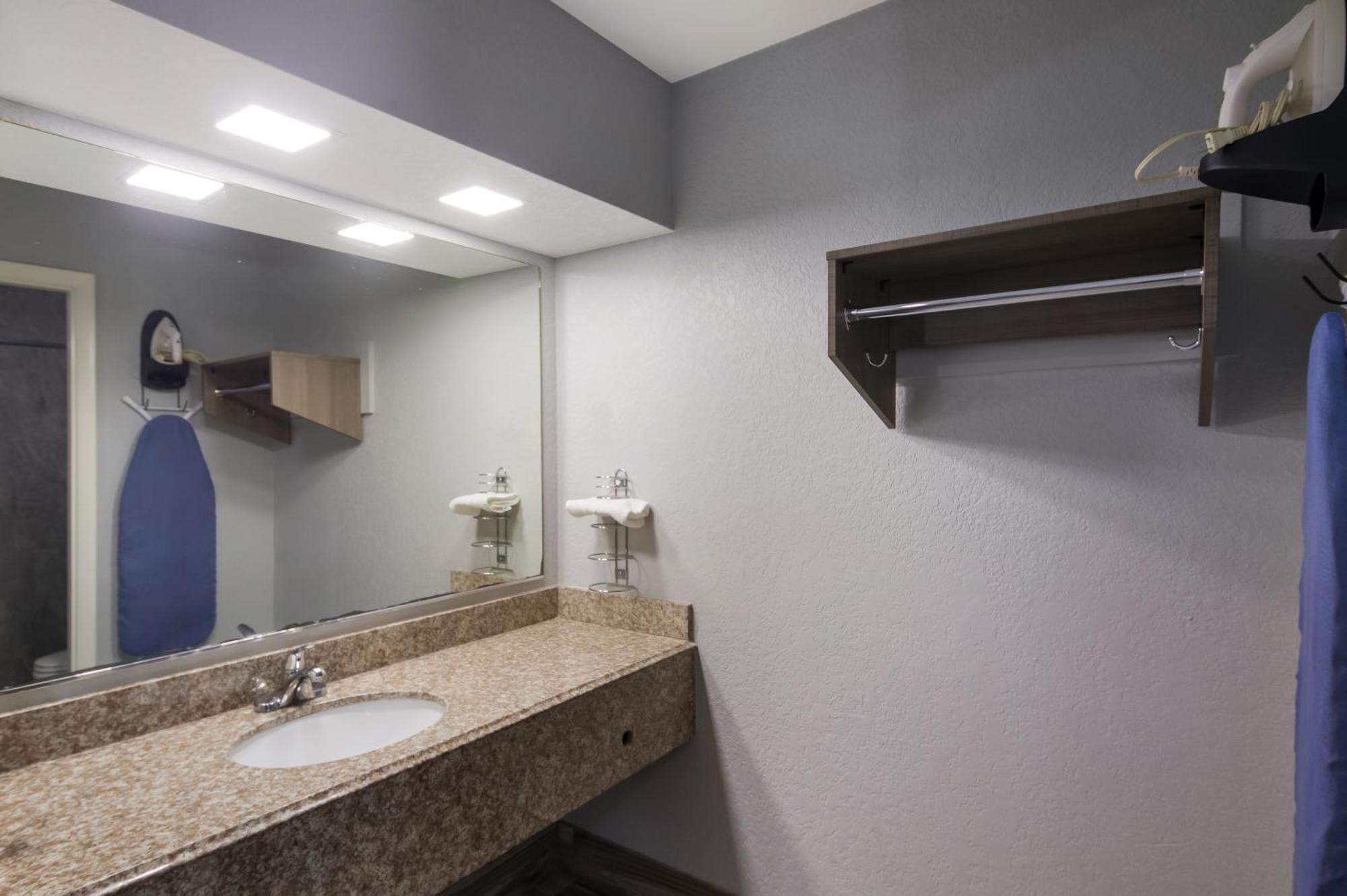 Americas Best Value Inn Буда Екстер'єр фото